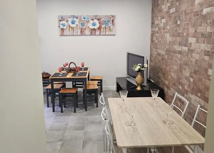 Bella Italia Coronel Miranda 酒店 *